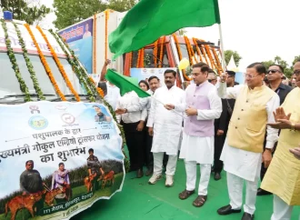 पशुपालकों और मत्स्य पालकों से सीएम धामी का संवाद, फिशरीज वैन को दिखाई हरी झंडी