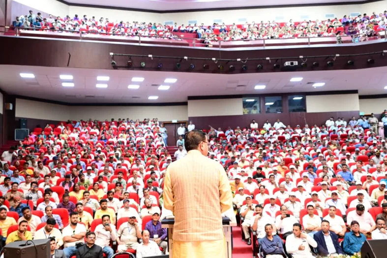 बुजुर्गों के सम्मान और सुरक्षा को लेकर सरकार प्रतिबद्ध: CM धामी