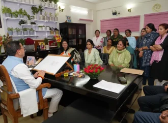 आंगनबाड़ी कर्मियों की मांगें CM धामी के सामने, प्रतिनिधिमंडल ने की मुलाकात