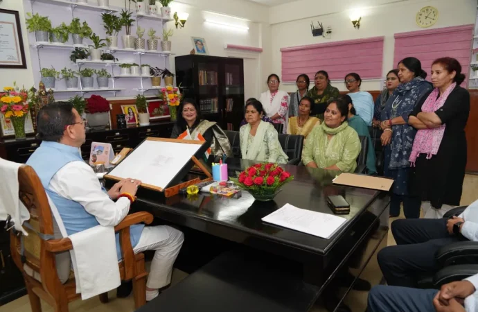 आंगनबाड़ी कर्मियों की मांगें CM धामी के सामने, प्रतिनिधिमंडल ने की मुलाकात