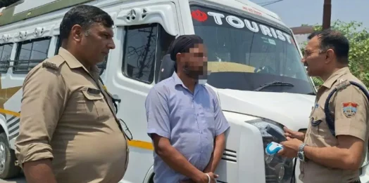 दून पुलिस की मुस्तैदी: चारधाम यात्रियों से भरे ट्रैवलर का शराबी ड्राइवर गिरफ्तार, वाहन सीज