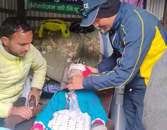 यमुनोत्री पैदल मार्ग पर SDRF की तत्परता, 7 वर्षीय बालिका की बचाई जान