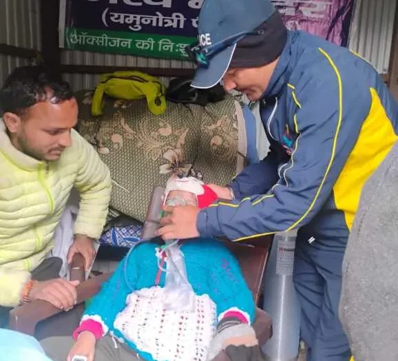 यमुनोत्री पैदल मार्ग पर SDRF की तत्परता, 7 वर्षीय बालिका की बचाई जान