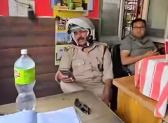 हर्रावाला में RTO इंस्पेक्टर पर रिश्वतखोरी के आरोप, ट्रांसपोर्ट कारोबारियों ने दुकान में बंद कर किया हंगामा
