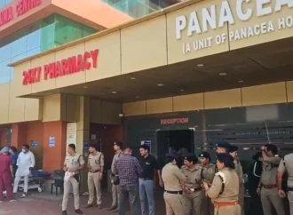 देहरादून अस्पताल में AC ब्लास्ट से लगी आग, पुलिस ने जान जोखिम में डाल बचाए मरीज