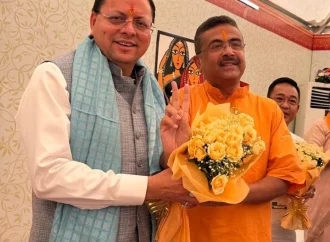 पश्चिम बंगाल में पहली बार भाजपा सरकार, शपथ ग्रहण समारोह में शामिल हुए सीएम धामी