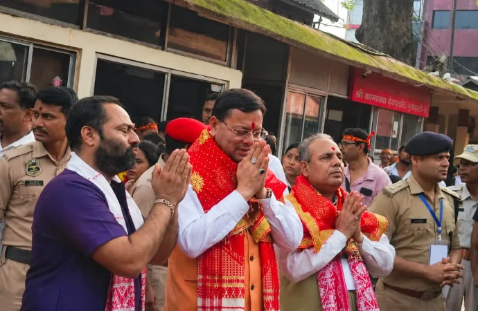 कामाख्या देवी मंदिर पहुंचे मुख्यमंत्री धामी, प्रदेश की सुख-समृद्धि की कामना