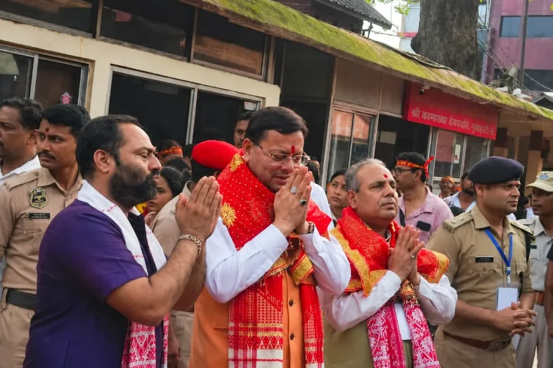कामाख्या देवी मंदिर पहुंचे मुख्यमंत्री धामी, प्रदेश की सुख-समृद्धि की कामना
