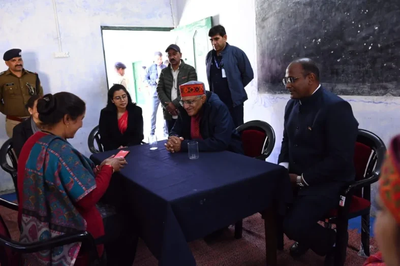 दो दिवसीय उत्तराखण्ड दौरे पर मुख्य निर्वाचन आयुक्त, सीमांत पोलिंग बूथ का किया स्थलीय निरीक्षण
