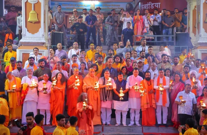 गंगा आरती में शामिल हुए सीएम धामी और बीजेपी राष्ट्रीय अध्यक्ष नितिन नवीन