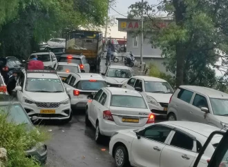 मसूरी में वीकेंड महाजाम: रेंग रही गाड़ियां, पर्यटन छवि पर लग रहा दाग