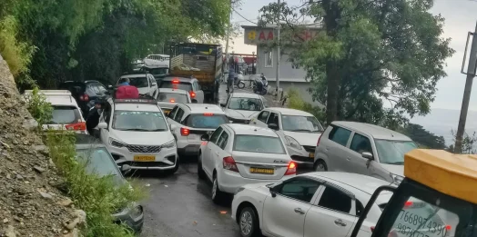 मसूरी में वीकेंड महाजाम: रेंग रही गाड़ियां, पर्यटन छवि पर लग रहा दाग
