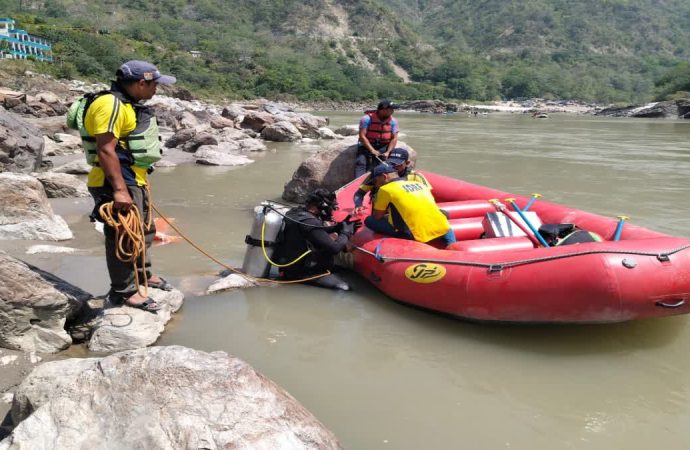 ऋषिकेश के साईं घाट पर हादसा, माता-पिता की आंखों के सामने ओझल हुआ इकलौता बेटा