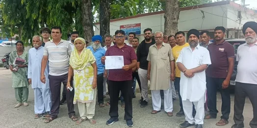 सीएम का नाम लेकर जमीन बेचने का दबाव? रुद्रपुर में किसानों ने उद्योगपति पर लगाए गंभीर आरोप