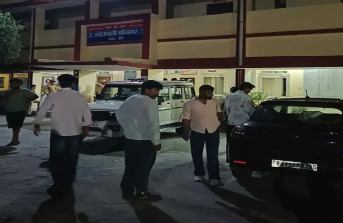 श्रीनगर में ओवरटेक को लेकर बवाल, स्थानीय युवकों और राजस्थान के यात्रियों में मारपीट; 10 हिरासत में