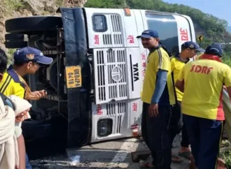 तोताघाटी के पास पलटी चारधाम यात्रियों से भरी बस, ब्रेक फेल होने से हुआ हादसा, 39 लोग थे सवार