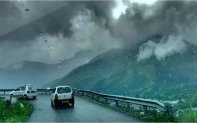 27 जून तक पहाड़ों में बारिश के आसार, मैदानी जिलों में मौसम शुष्क