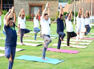 21 जून से पहले योगमय हुआ मुख्यमंत्री आवास, CM धामी ने किया योगाभ्यास