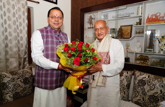 देहरादून: भगत सिंह कोश्यारी को मिला ‘पद्म भूषण’, बधाई देने उनके आवास पहुंचे सीएम धामी