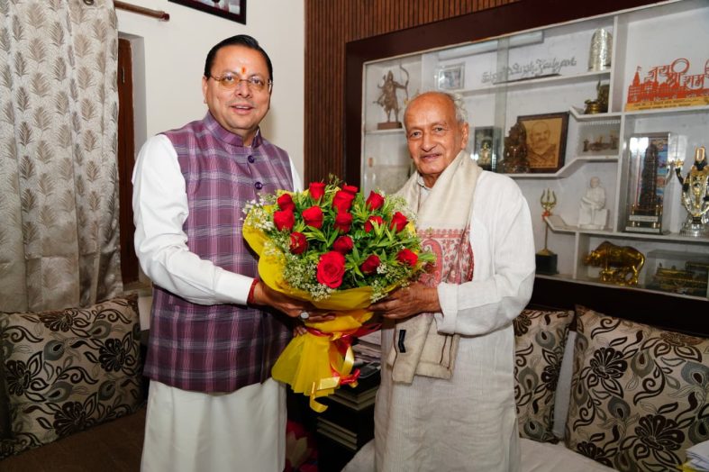 देहरादून: भगत सिंह कोश्यारी को मिला ‘पद्म भूषण’, बधाई देने उनके आवास पहुंचे सीएम धामी