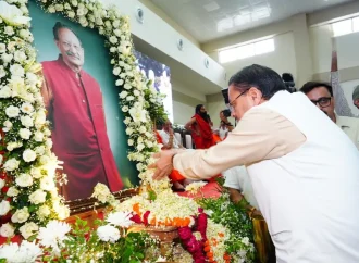 देहरादून: श्रद्धांजलि सभा में पहुंचे सीएम धामी, मेजर जनरल खण्डूड़ी को किया नमन