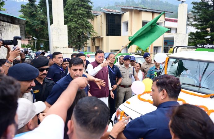 भीमताल नगर पालिका को मिले पांच नए कूड़ा वाहन