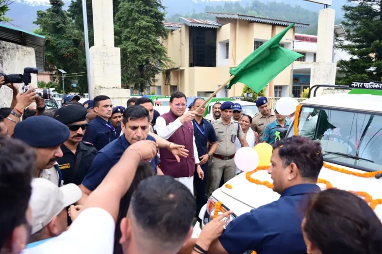भीमताल नगर पालिका को मिले पांच नए कूड़ा वाहन