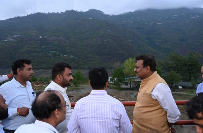 टिहरी में इको पार्क और पर्यटन रोड निर्माण कार्यों का हुआ प्रशासनिक निरीक्षण