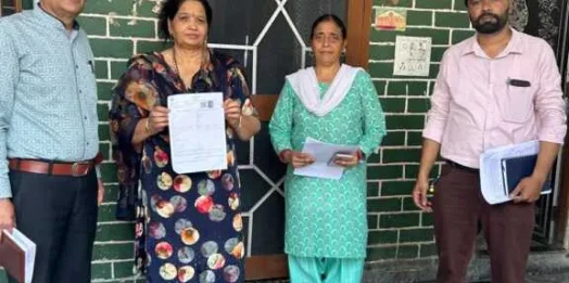 एसआईआर अभियान ने पकड़ी रफ्तार, 1882 मतदेय स्थलों पर घर-घर पहुंच रहे बीएलओ