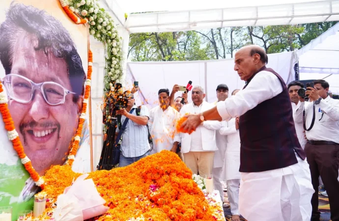 रक्षा मंत्री राजनाथ सिंह और सीएम धामी ने स्व. जसपाल राणा को दी श्रद्धांजलि