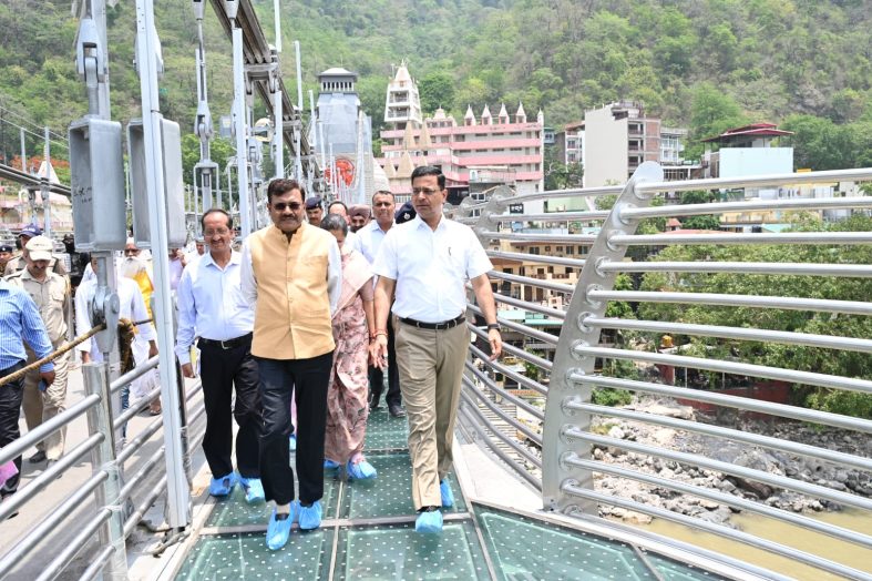 मुख्य सचिव उत्तराखंड द्वारा टिहरी गढ़वाल में बजरंग सेतु एवं हिलान्स हिमालयन भोजनालय का निरीक्षण