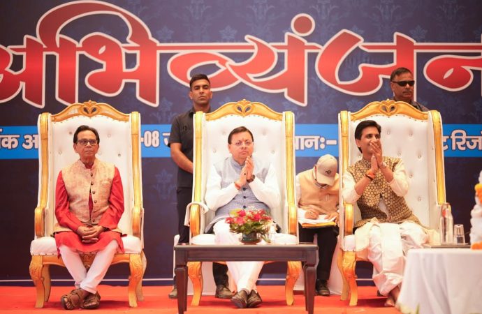 कवि केवल शब्दों के निर्माता नहीं होते बल्कि वे समाज के चिंतक, मार्गदर्शक और प्रेरक। सीएम धामी