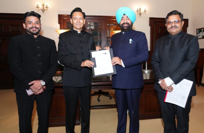 उत्तराखंड SIR कार्यक्रम: राज्यपाल को सौंपा गया गणना फॉर्म, नैनीताल में जुटे शीर्ष अधिकारी