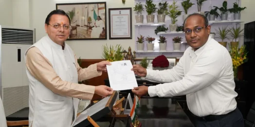 देहरादून: सीएम धामी को सौंपा गया ‘SIR’ गणना फॉर्म, मतदाता सूची शुद्धिकरण के लिए शुरू हुआ महाअभियान