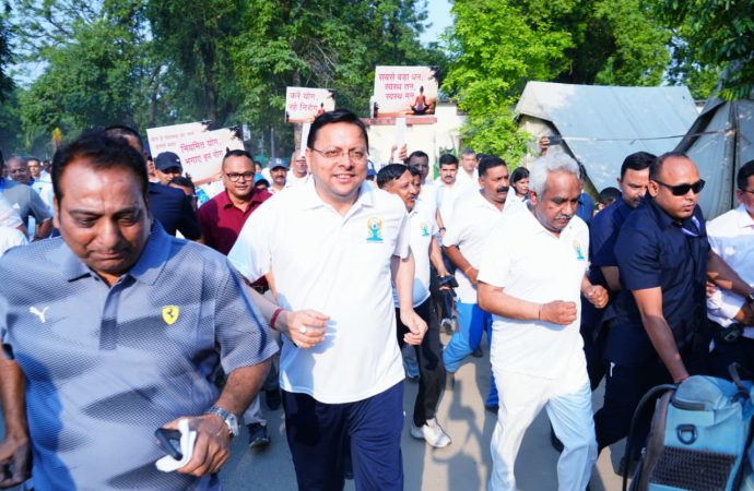 योगमय हुआ दून: अंतरराष्ट्रीय योग दिवस पर सीएम धामी ने दिखाई फिटनेस की मिसाल
