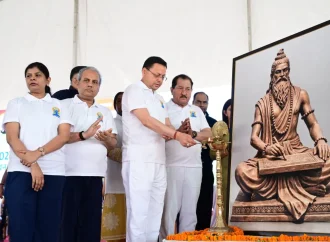 मुख्यमंत्री ने बनबसा में किया सामूहिक योगाभ्यास, योग को दैनिक जीवन का हिस्सा बनाने का किया आह्वान