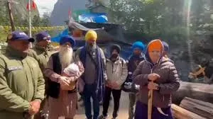 हेमकुंड साहिब यात्रा सुचारू, श्रद्धालुओं ने पुलिस-प्रशासन की व्यवस्थाओं को सराहा