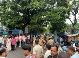 स्वास्थ्य मंत्री आवास के बाहर नर्सिंग अभ्यर्थियों का उग्र प्रदर्शन, चार महिला अभ्यर्थियों ने किया आत्महत्या का प्रयास