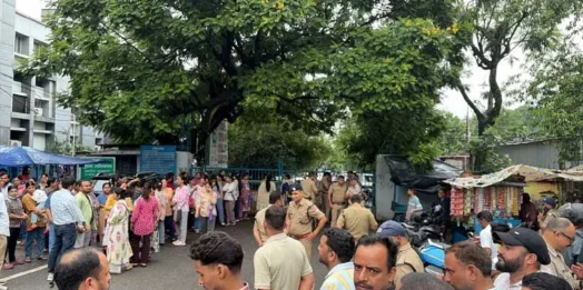 स्वास्थ्य मंत्री आवास के बाहर नर्सिंग अभ्यर्थियों का उग्र प्रदर्शन, चार महिला अभ्यर्थियों ने किया आत्महत्या का प्रयास