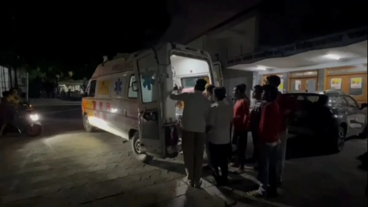 रामनगर में बड़ा हादसा: हाईटेंशन तार टूटने से मां-बेटा गंभीर रूप से झुलसे, हायर सेंटर रेफर