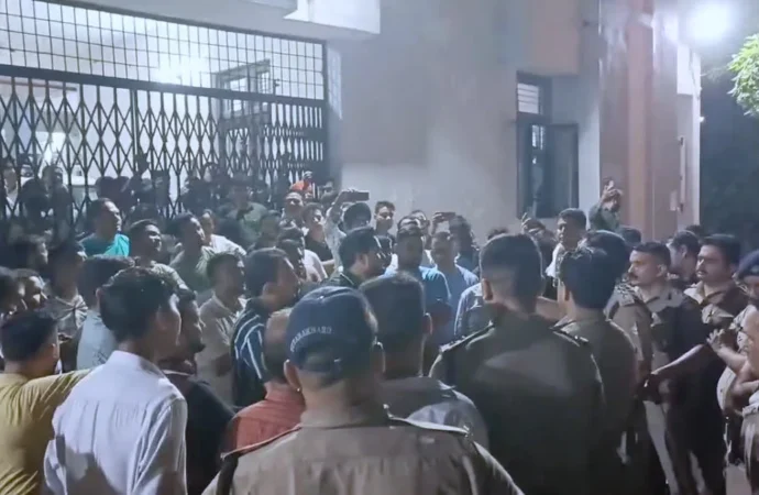 सितारगंज विजिलेंस कार्रवाई पर प्रदेशभर में विरोध, राजस्व कर्मचारियों का अनिश्चितकालीन कार्य बहिष्कार