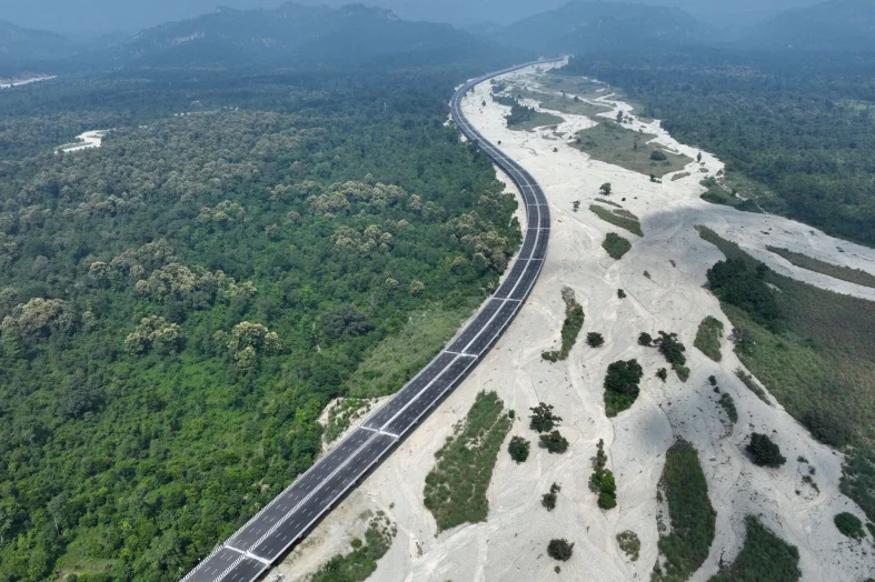 उत्तराखंड की सड़क व्यवस्था में बड़ा बदलाव: नए फ्लाईओवर, सर्विस लेन और एलिवेटेड कॉरिडोर से सफर होगा सुरक्षित व सुगम