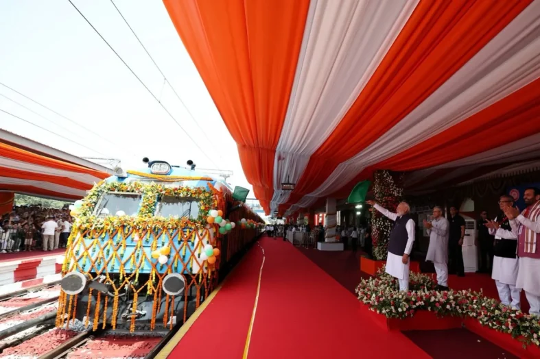 भारत की पहली हाइड्रोजन ट्रेन को पीएम मोदी ने दिखाई हरी झंडी, दुनिया का पांचवां देश बना भारत
