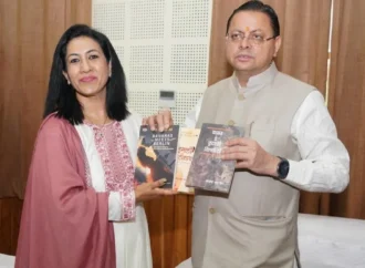 इंडो-जर्मन सांस्कृतिक संबंधों पर सक्रिय डॉ. योजना साह जैन ने मुख्यमंत्री धामी को भेंट की अपनी पुस्तकें