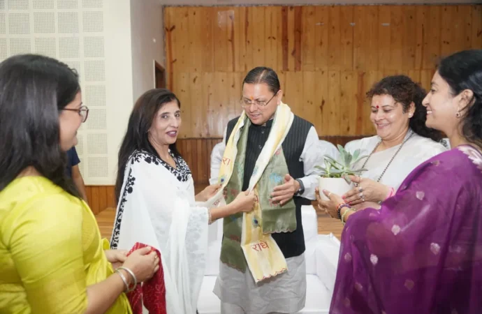 मुख्यमंत्री को मुख्य सेवक के रूप में सर्वाधिक कार्यकाल पूर्ण करने पर विभिन्न संगठनों ने दी बधाई