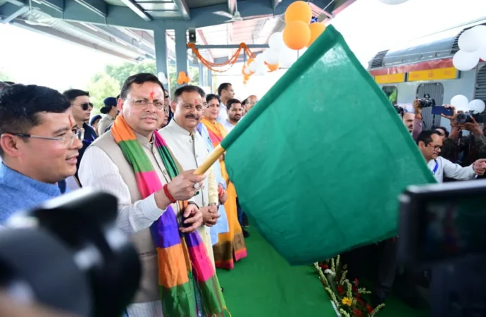 ‘सोमनाथ स्वाभिमान पर्व’ पर विशेष रेल यात्रा का शुभारंभ, 700 श्रद्धालु हुए रवाना