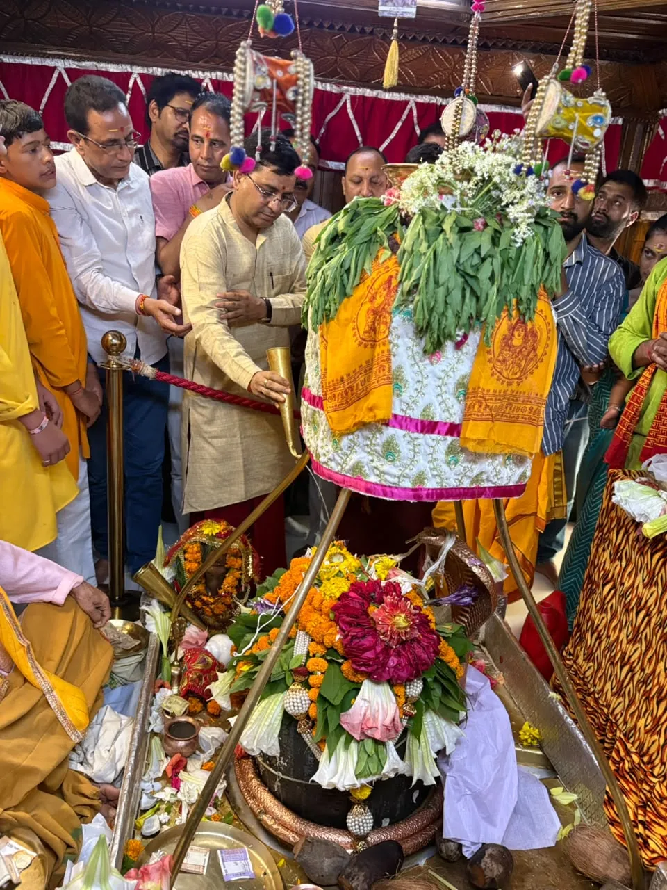 मुख्य सेवक के पाँच वर्ष पूर्ण, मुख्यमंत्री धामी ने श्री काशी विश्वनाथ का लिया आशीर्वाद