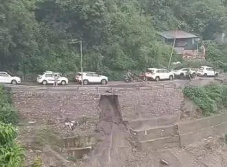 भारी बारिश का असर: देहरादून-मसूरी मार्ग क्षतिग्रस्त, प्रशासन ने अगले आदेश तक यातायात किया बंद