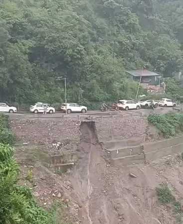 भारी बारिश का असर: देहरादून-मसूरी मार्ग क्षतिग्रस्त, प्रशासन ने अगले आदेश तक यातायात किया बंद
