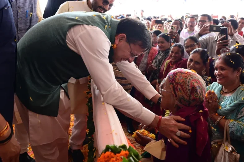 जनता की सेवा ही सरकार का धर्म, हर जरूरतमंद तक पहुंच रहा प्रशासन – मुख्यमंत्री